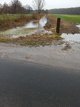 Zierower Bach, Weg Zierow-Eggerstorf überflutet bei 1,0 m über Normalwasserstand der Ostsee